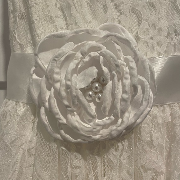 Girls white dress - Picture 2 of 4